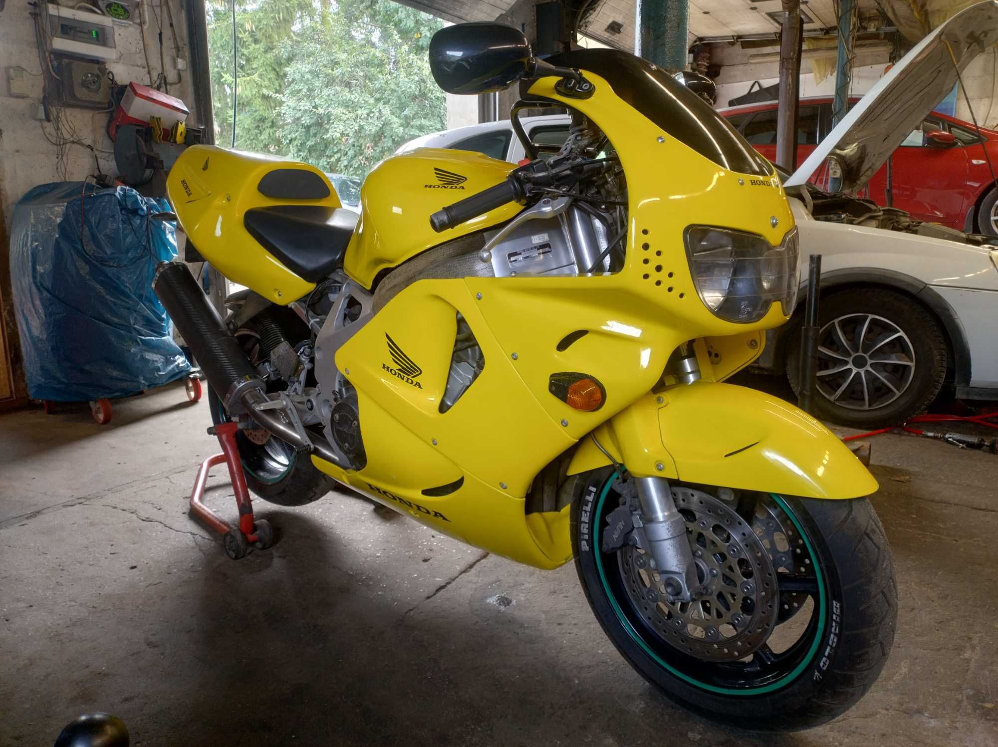 Honda CBR FireBlade 900RR SC33