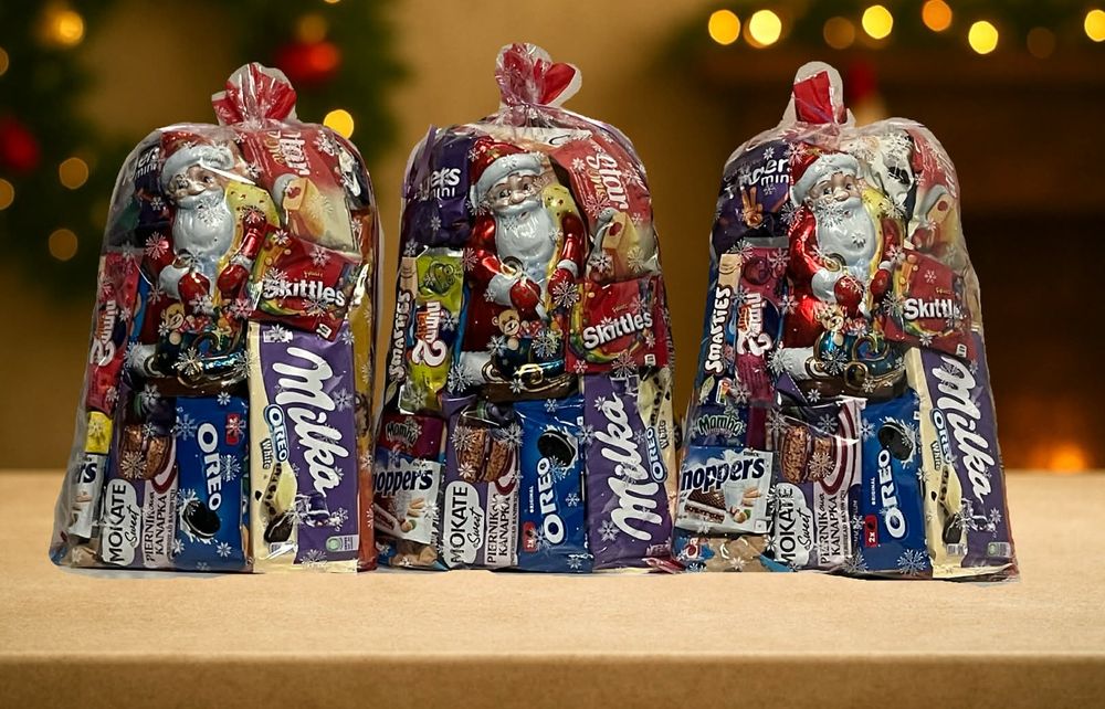 Paczki świąteczne zestawy słodyczy prezent