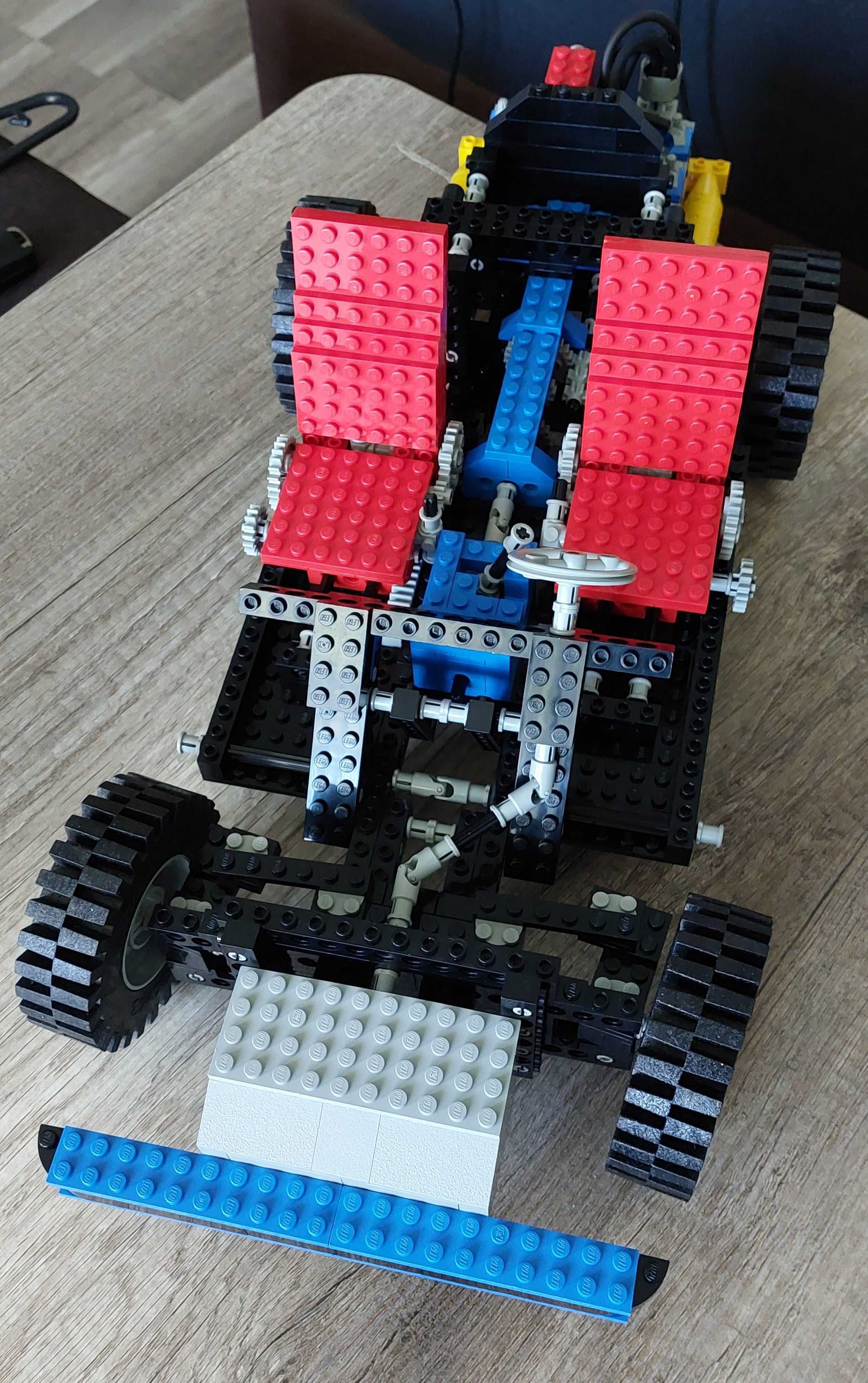 Lego technic 8860 Car Chassis (Auto Chassis)
