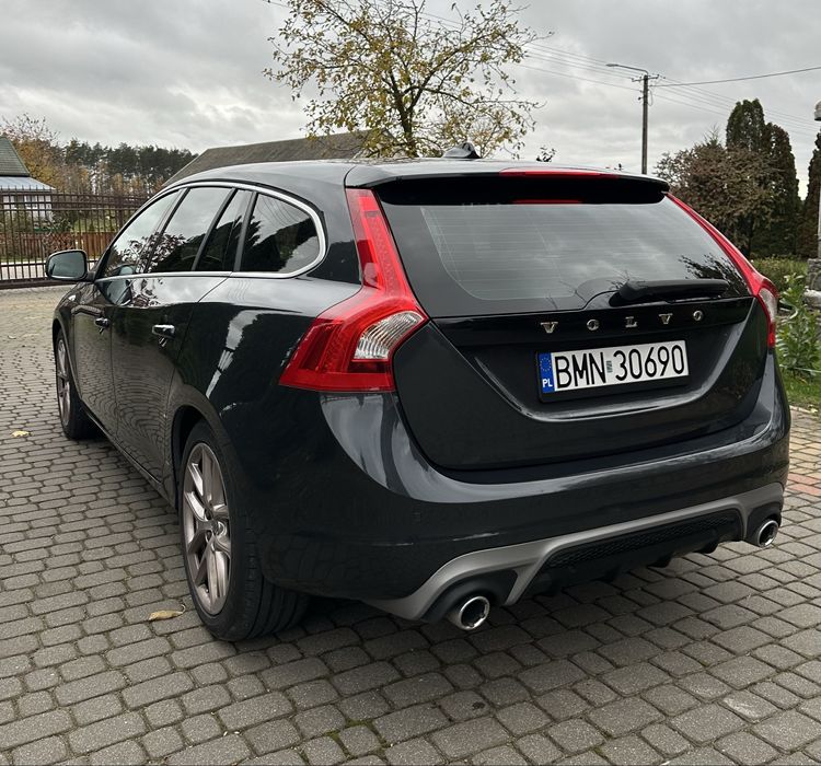 Volvo V60 2.0 D3 R-DESIGN
