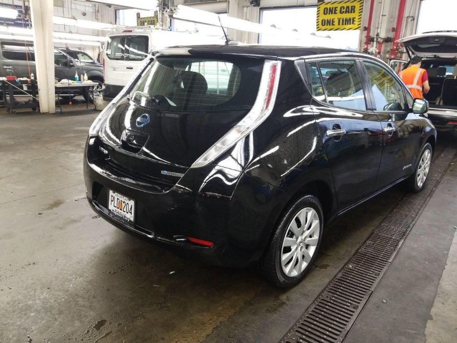 Nissan Leaf S 2015