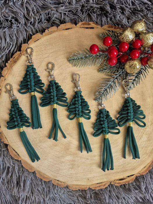 Brelok breloczek choinka ze sznurka makrama