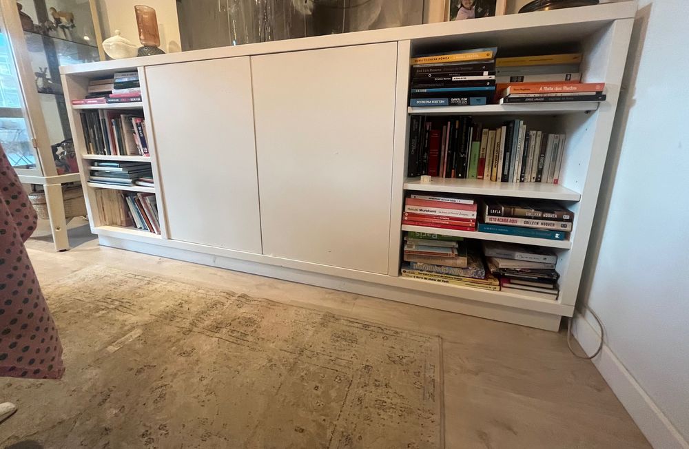 Aparador com imensa arrumação