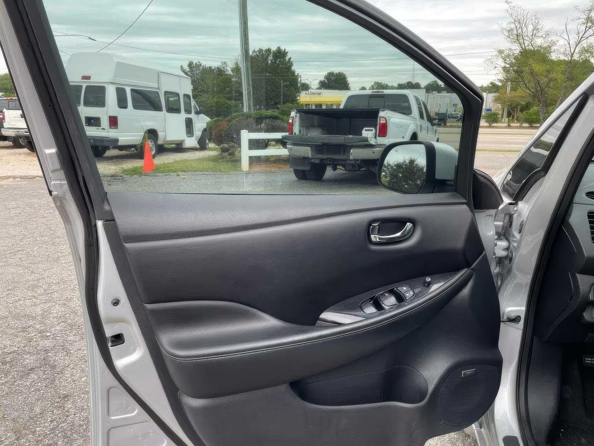 2015 Nissan LEAF SL
