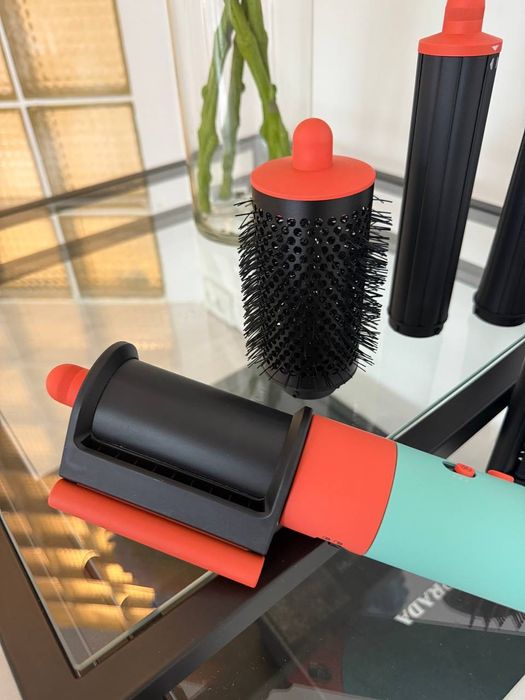 Стайлер для волосся з насадками у стилі Dyson
