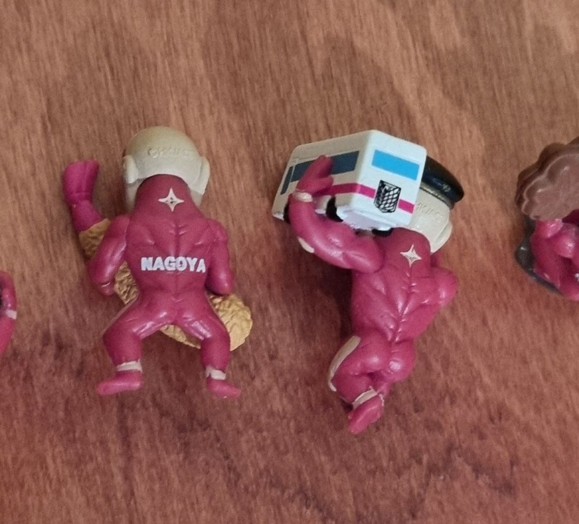 Set Mini Figuras Colossal Titan Attack on Titan