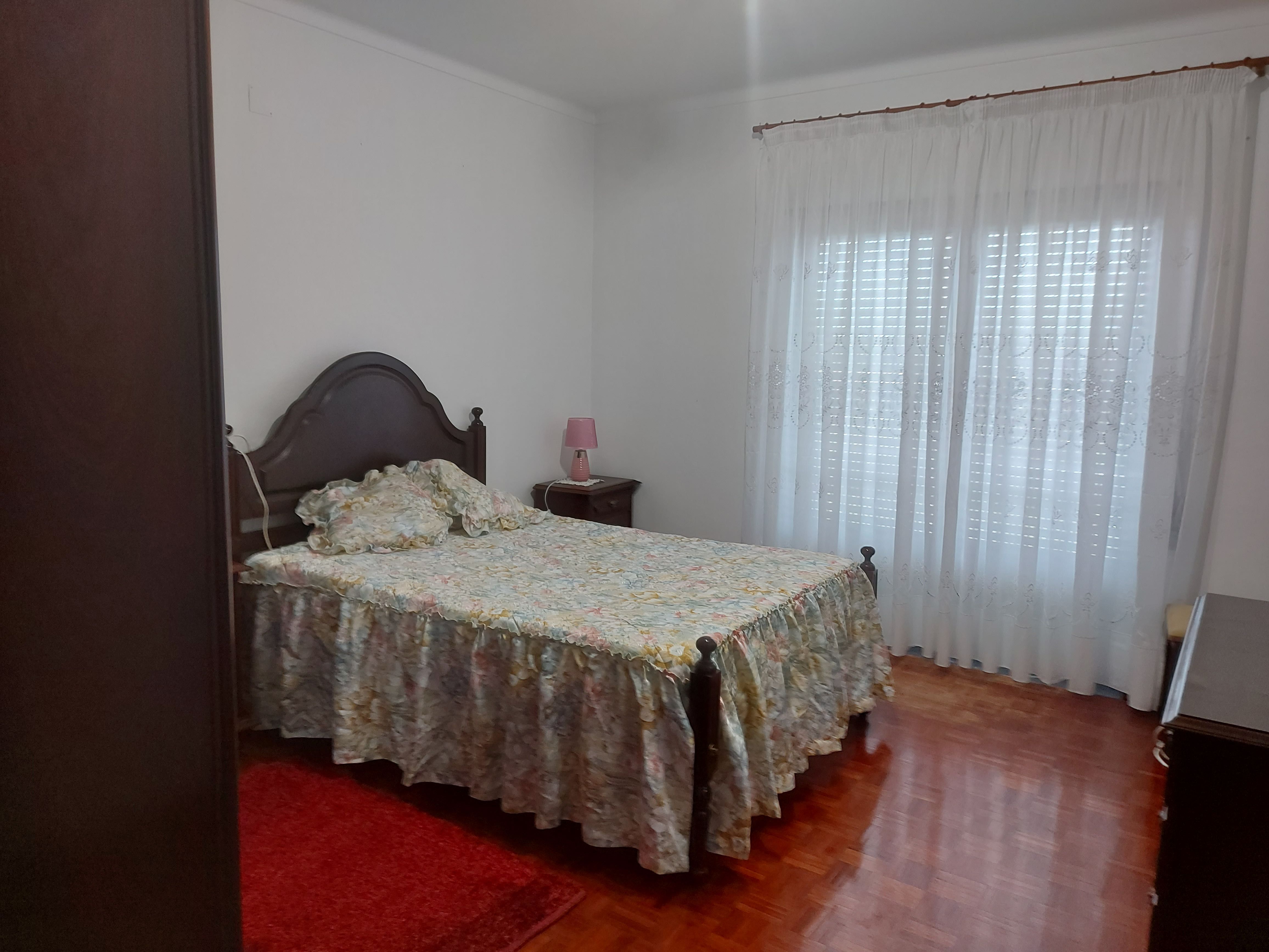 Quarto-Marinha Grande