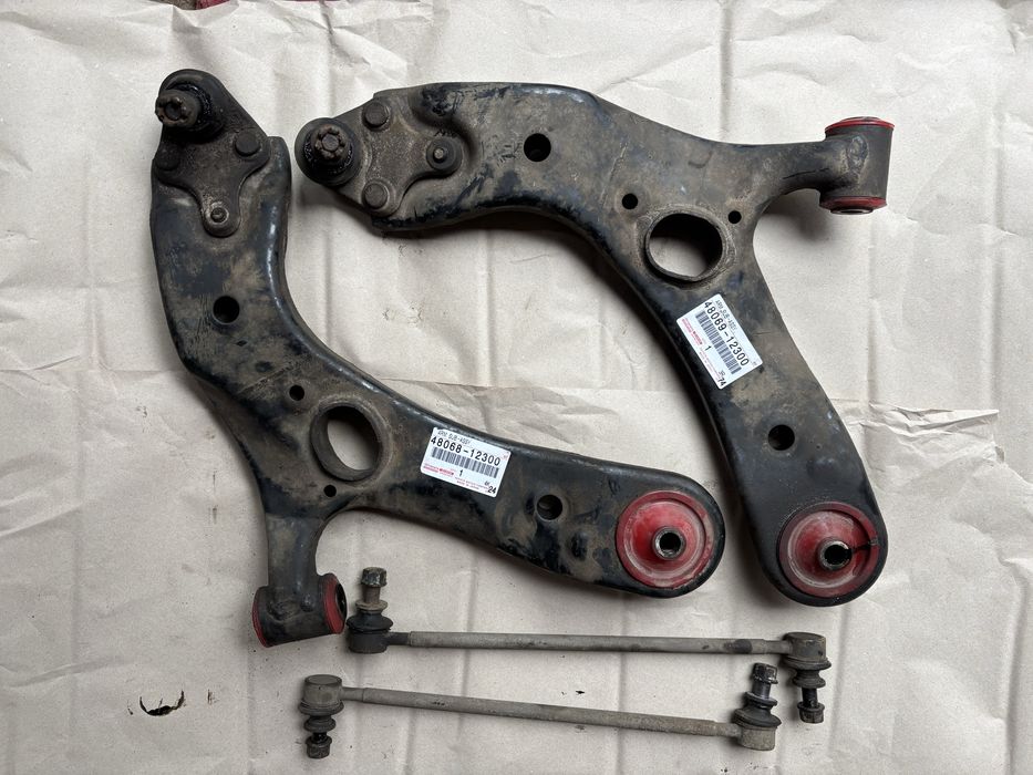 Ричаги + шарові опори Toyota Corolla, Auris 2007-2013 ціна 2100 грн.