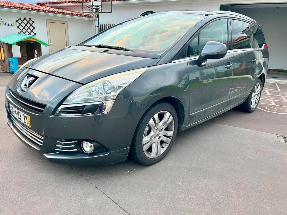 PEUGEOT 5008 1.6 Hdi Full Extras