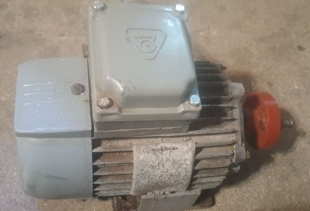 Silnik 3 fazowy 0.37 kW