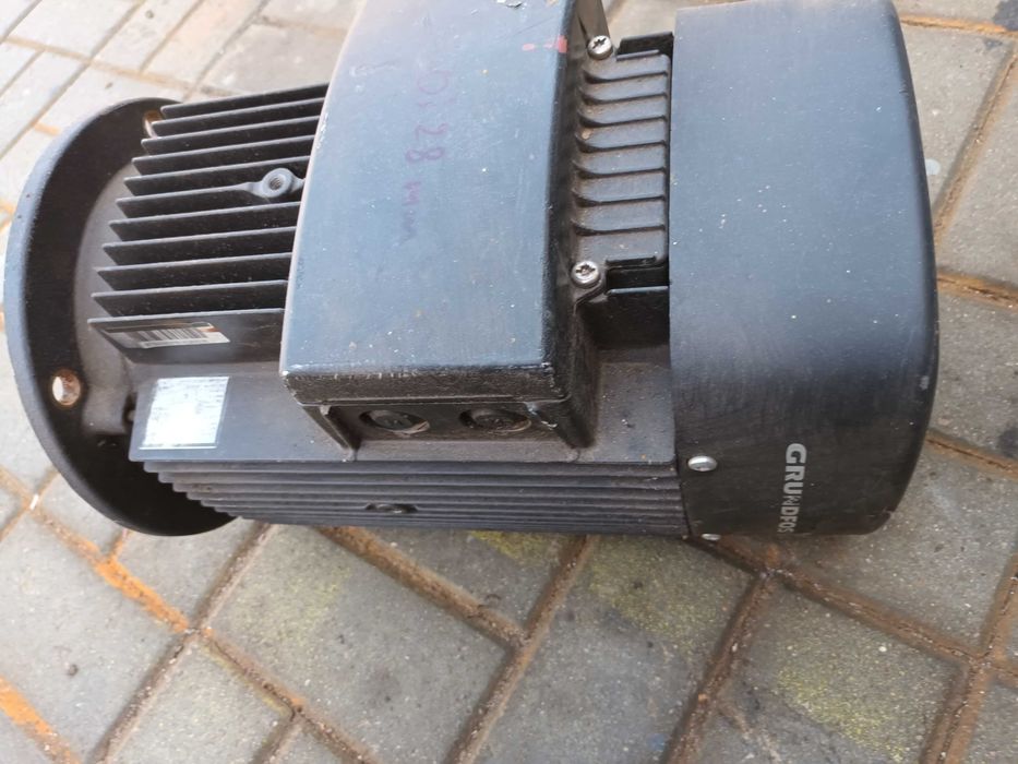 Silnik elektryczny 4kw 2850 obr oś 28mm