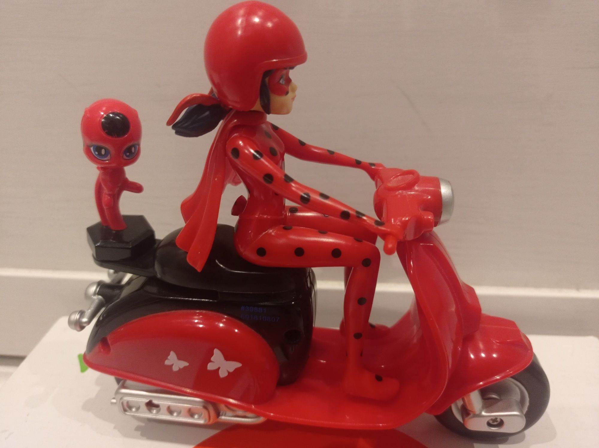 Figurka plus motocykl z bajki Miraculum