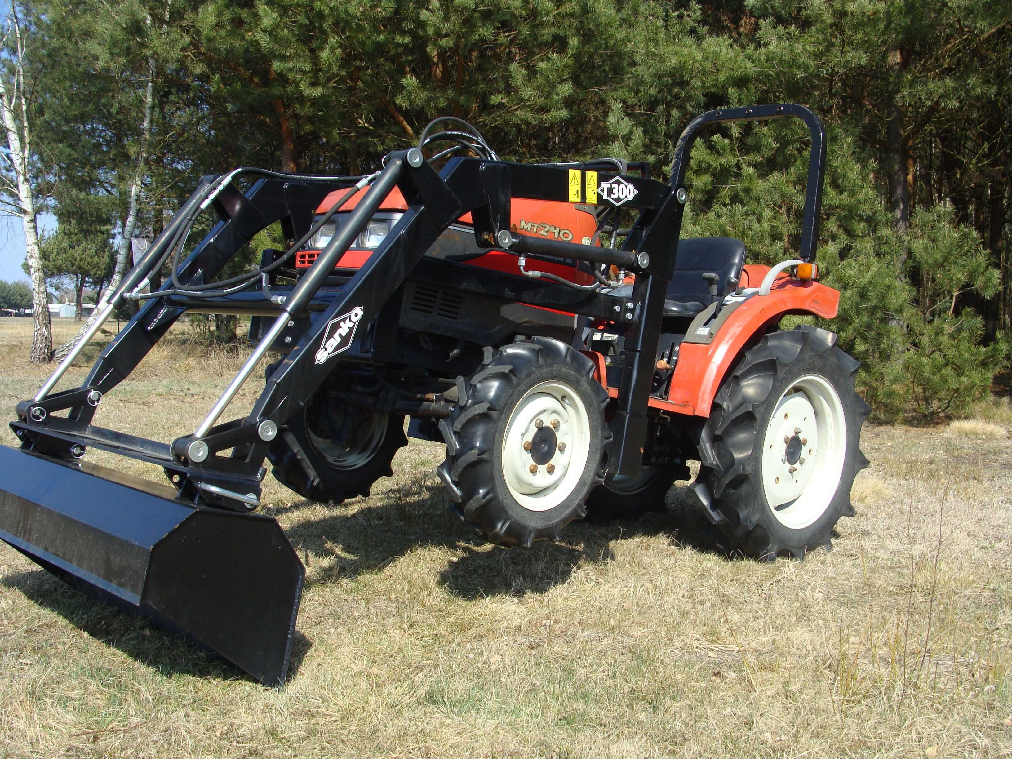 Mitsubischi MT 240 traktorek z turem do sadu i ogrodu