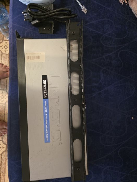 SRW224G4 V1.1 BUSINESS LINKSIS SERIES 24-Port 10/100 4-Port Gigabit Sw