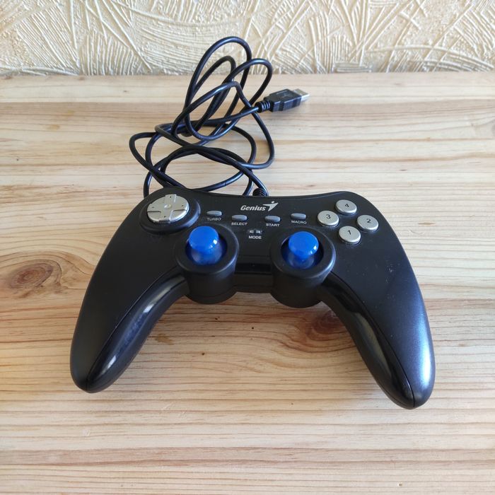 USB геймпад Genius MaxFire Grandias 12V. Специально созданный для испо