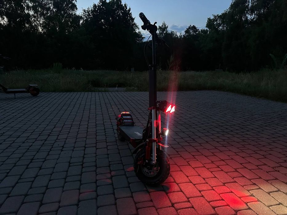 продам элекросамокат Giant outlander m11 1600w