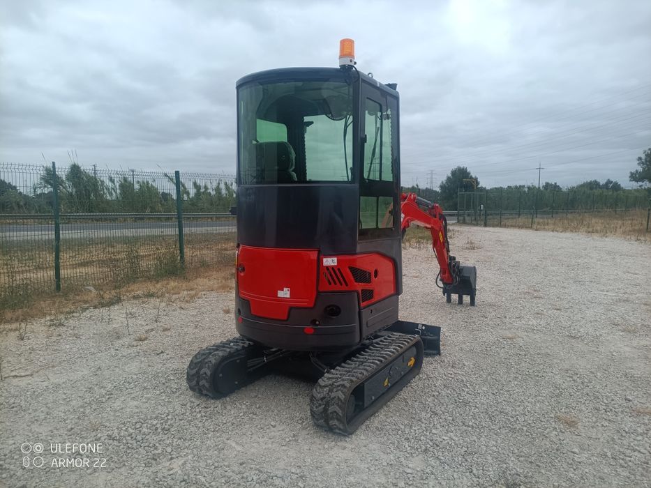 Mini escavadora giratória  Motor Kubota 2000kg novas cabinda