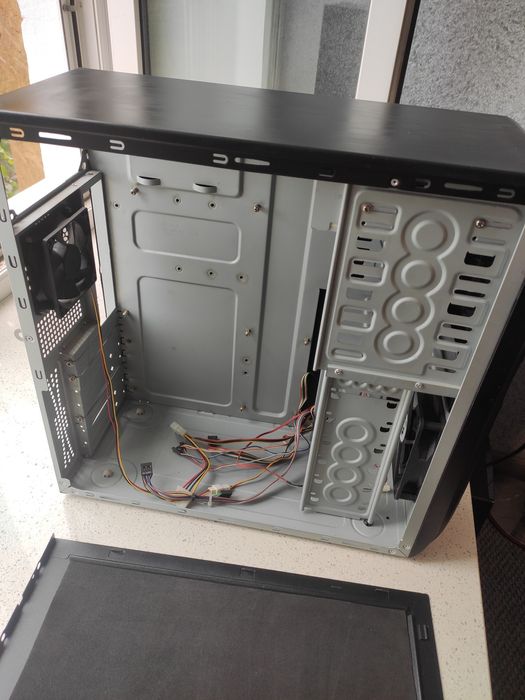 Системный блок с датчиком температуры