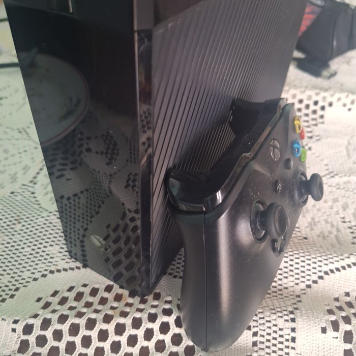 Konsola Xbox One 500GB + Pad + Fifa 21 + Zasilacz