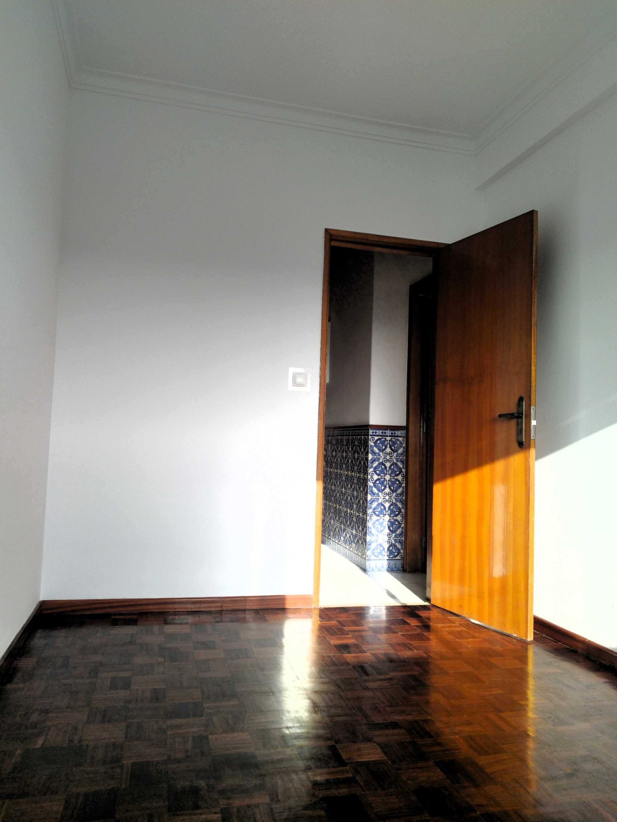 Apartamento T2 Torre da Marinha Junto ao Rio Sul