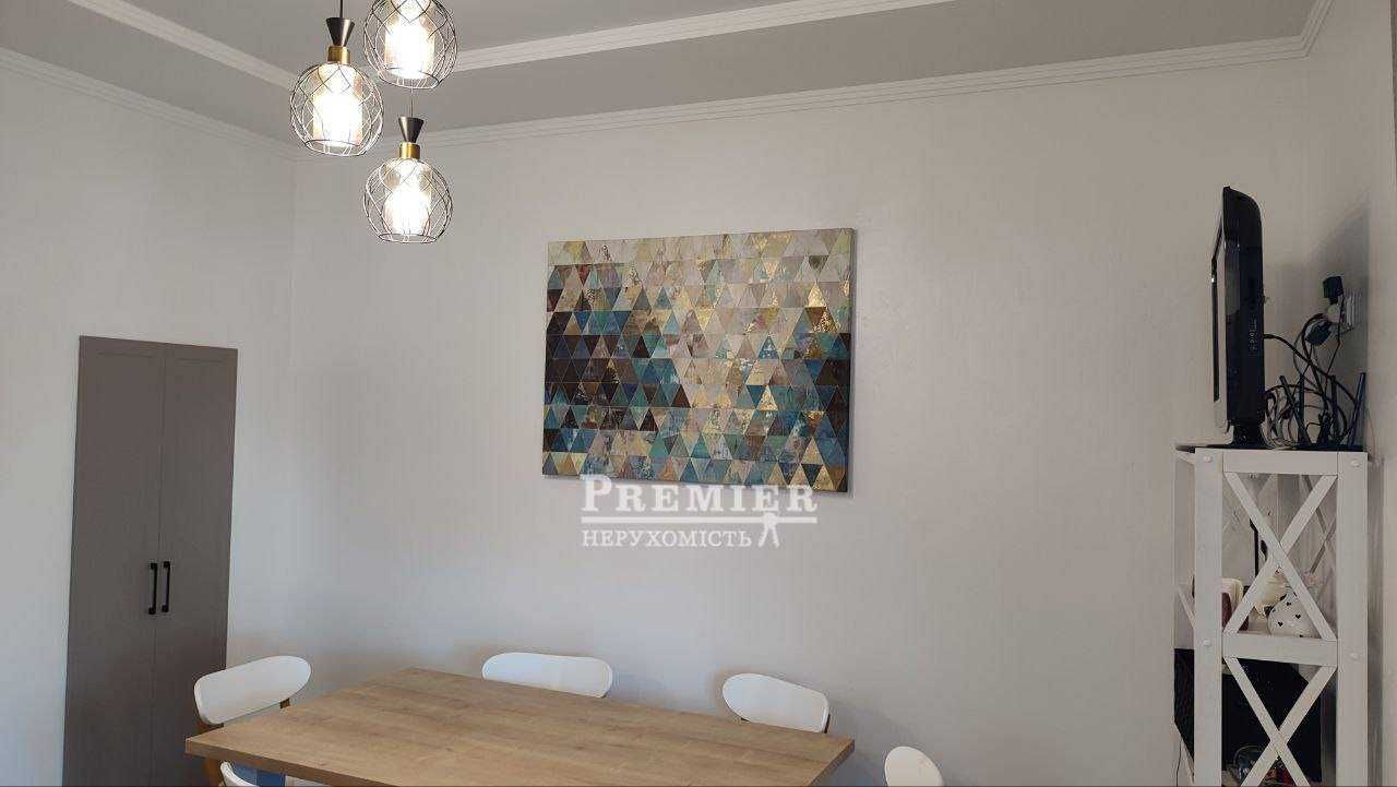 Продам будинок у  Фонтанці з ремонтом та меблями.
