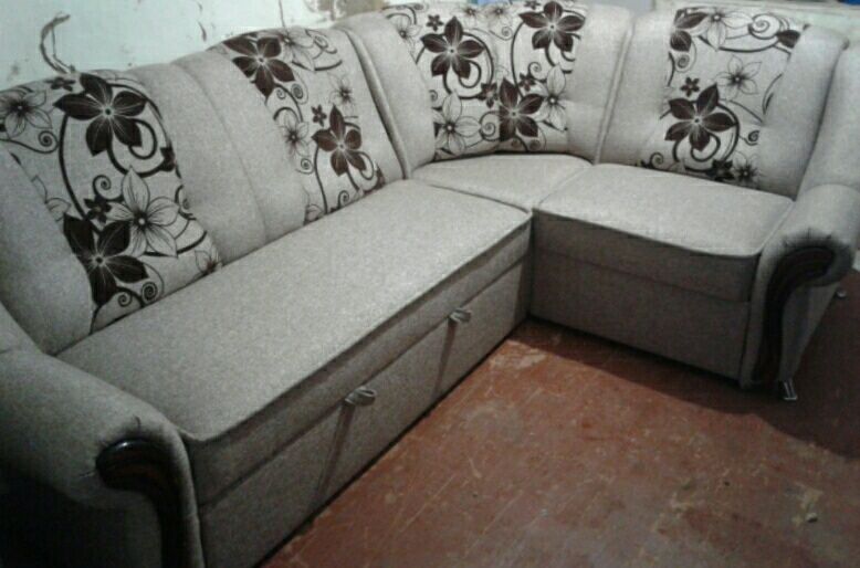 Перетяжка та ремонт м'яких меблів
