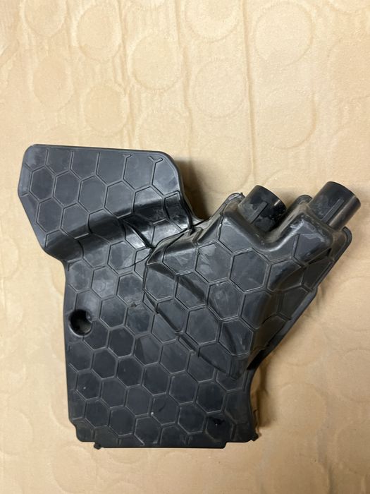Osłona silnika Rezonator powietrza w205 w213 c klasa A654