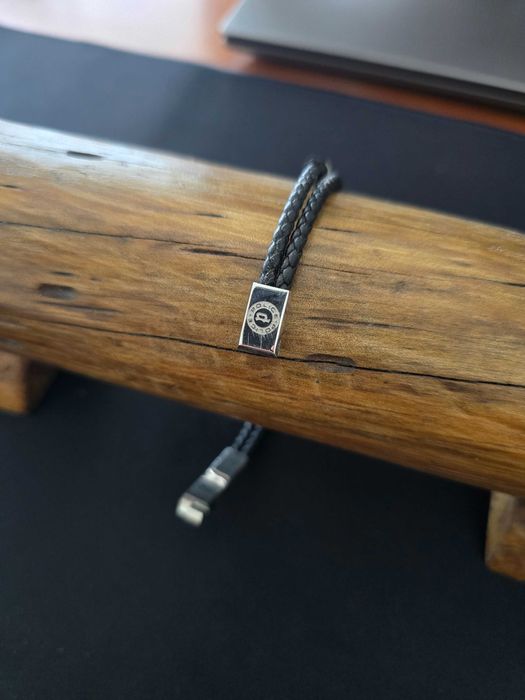 Pulseira Police - couro com pequenos detalhes