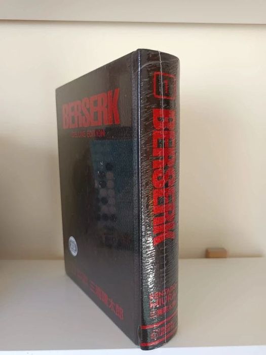 Berserk Deluxe Edition Volume 1 (Inglês)