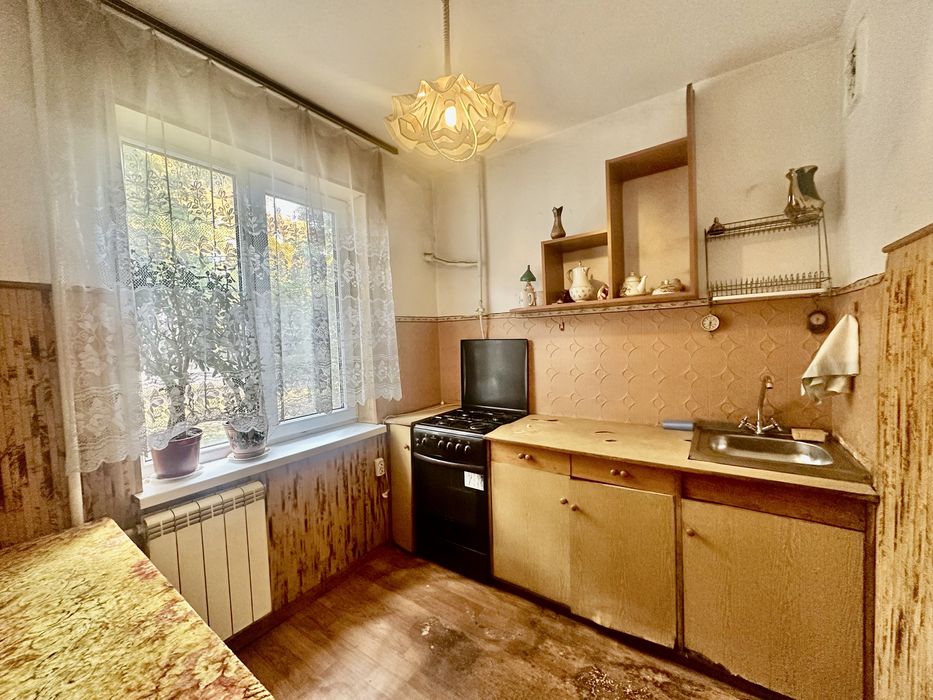 Продам 2к кв газ лоджія Корольова Борщагівка біля швидкісного трамваю