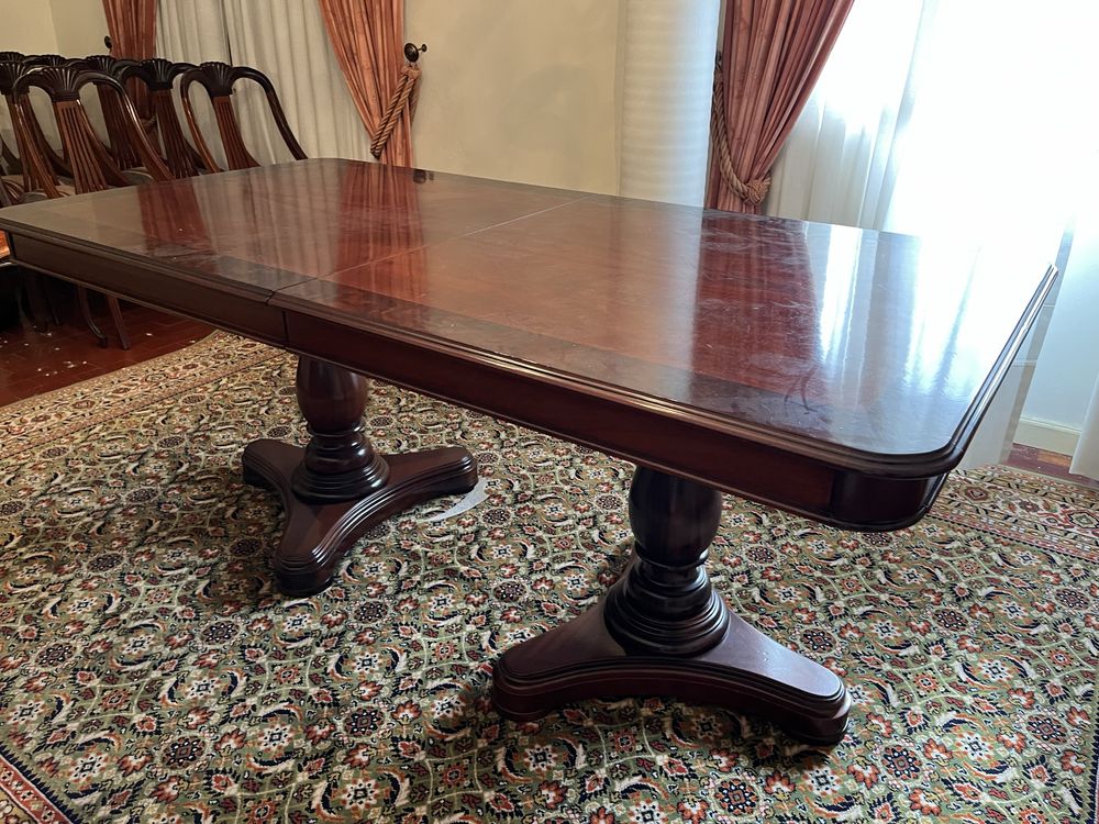 Mesa em madeira de nogueira extensivel