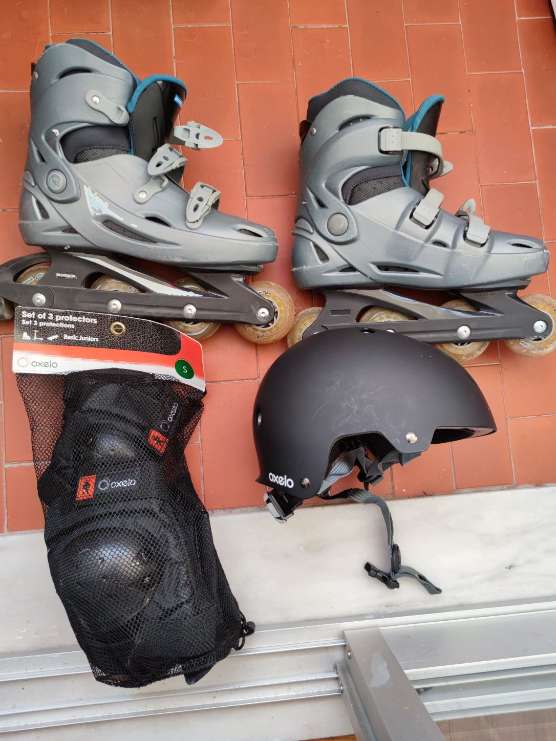 Kit Caneleiras + Joelheiras + Punhos + Patins em linha+ Capacete