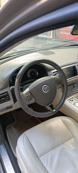 Jaguar XF 2.7 V6 Luxury