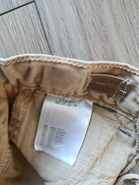 Spodnie chłopięce w rozmiarze 86-92