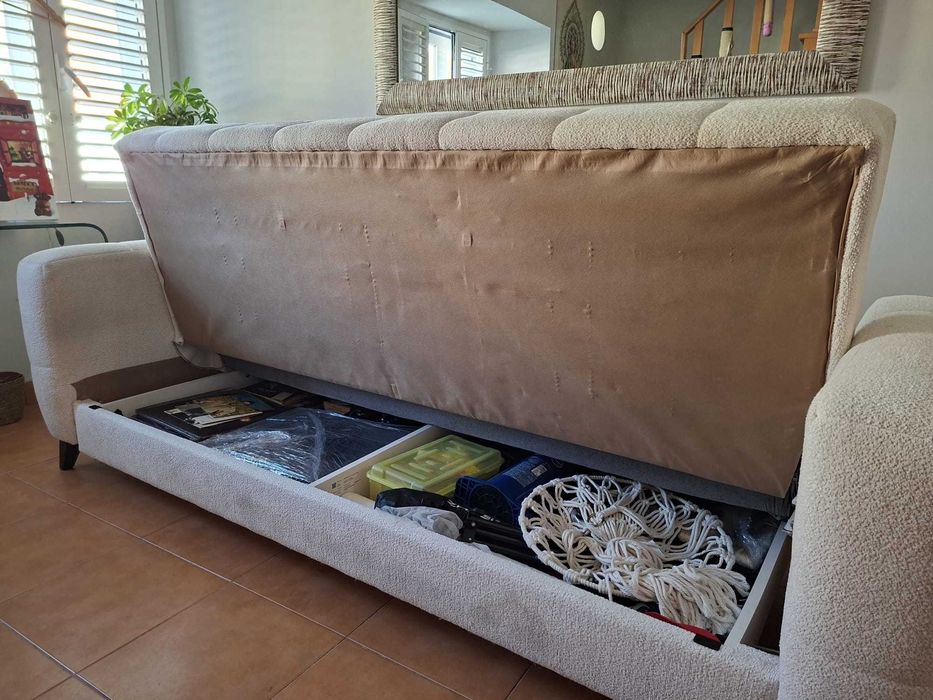 Sofá-cama 3 lugares com arrumação – quase novo