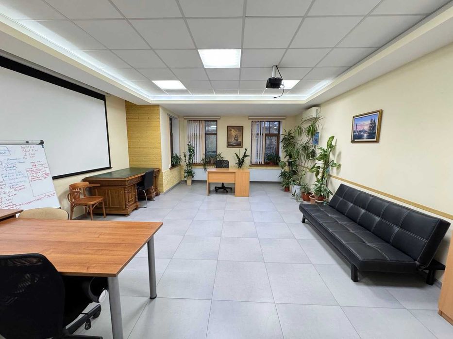 Сучасний кабінет в новобудові на Святослава Караванского (Жуковського)