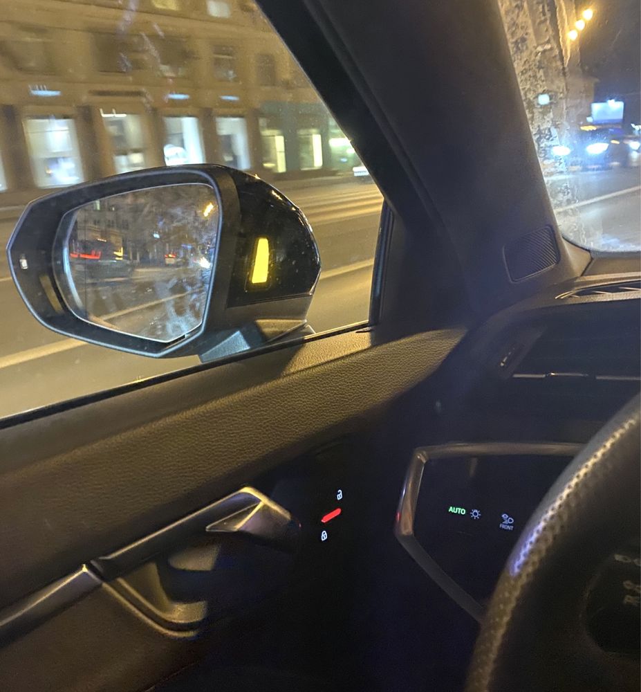 Астстент сліпих зон Side Assist для Audi Q3