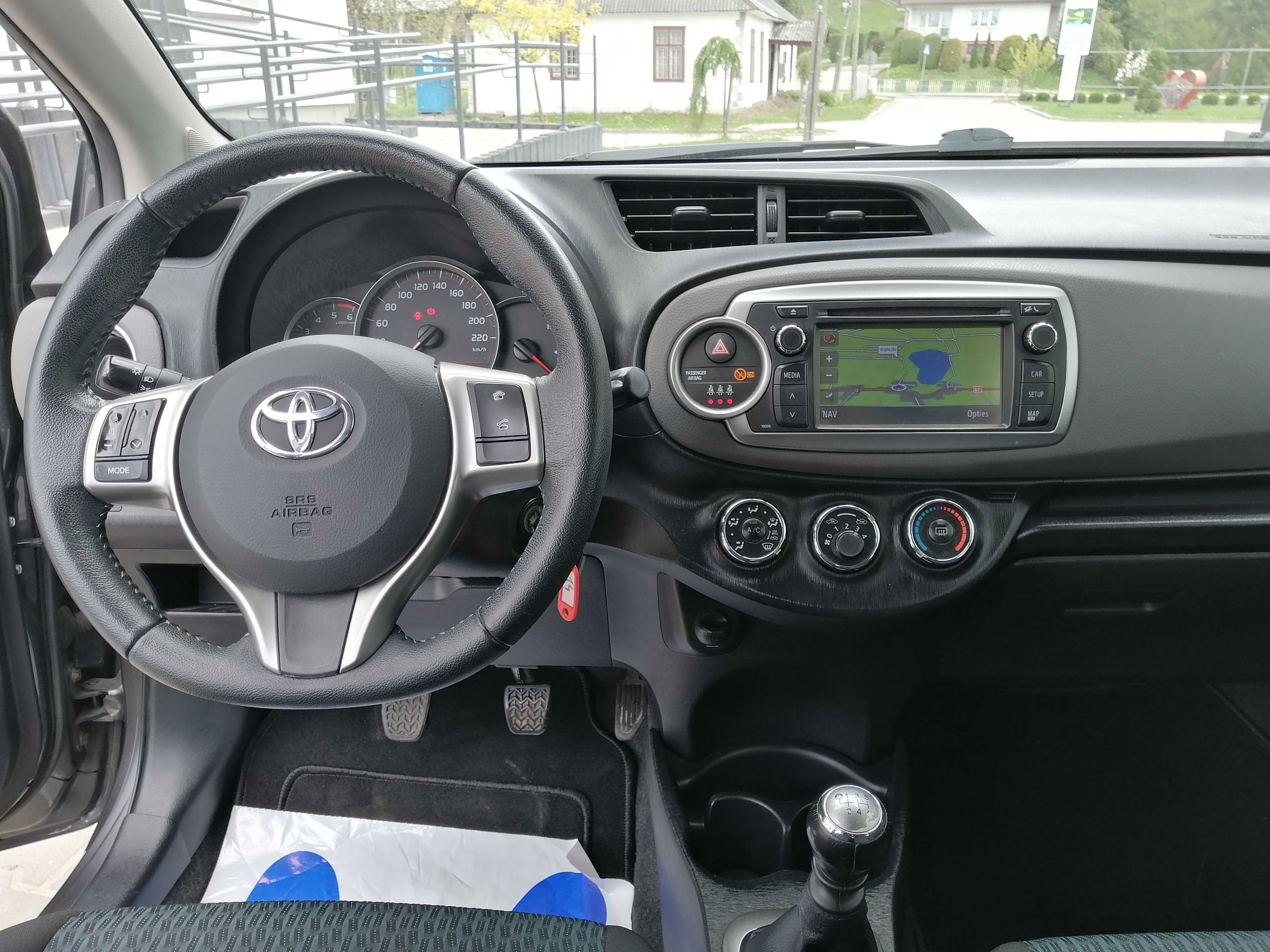 Toyota YARIS 1.4 D4D KLIMA/NAVI/Kamera Cofania