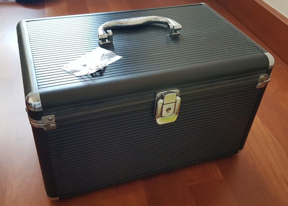 Caixa de arrumação para CD's/DVD's