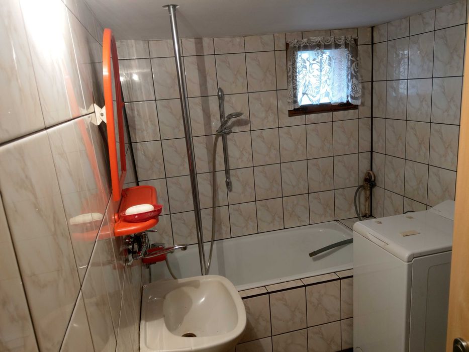 Sprzedam dom w pięknej okolicy sąsiadującej z rezerwatem przyrody.