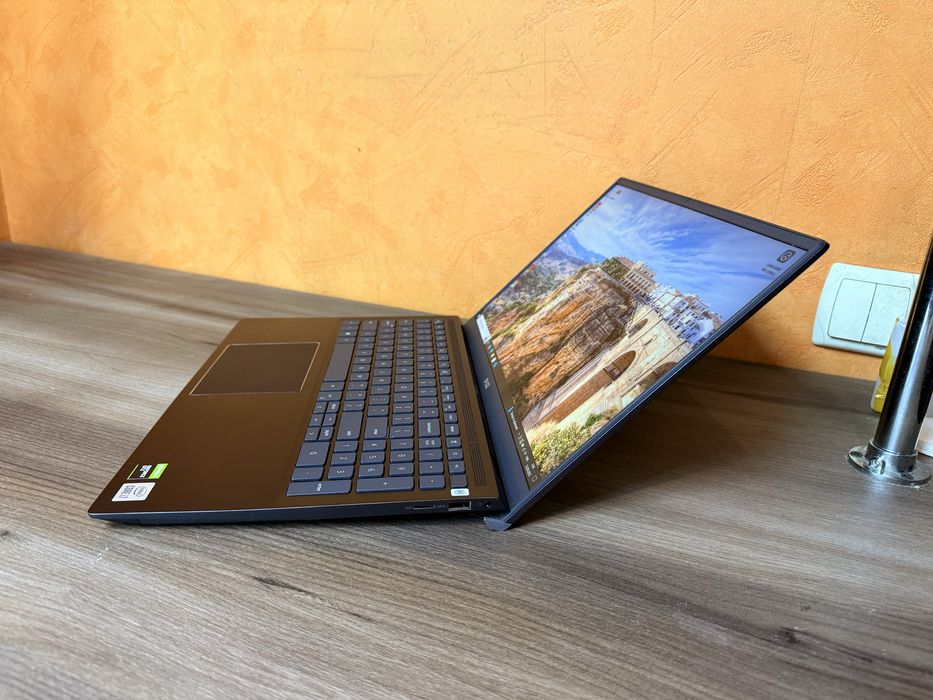 Преміум ультрабук Dell Vostro 7500(i7-10750/16/GTX1650Ti/256/FHD IPS)