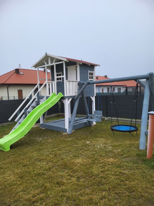 Plac zabaw, domek, ślizg, huśtawki, gniazdo