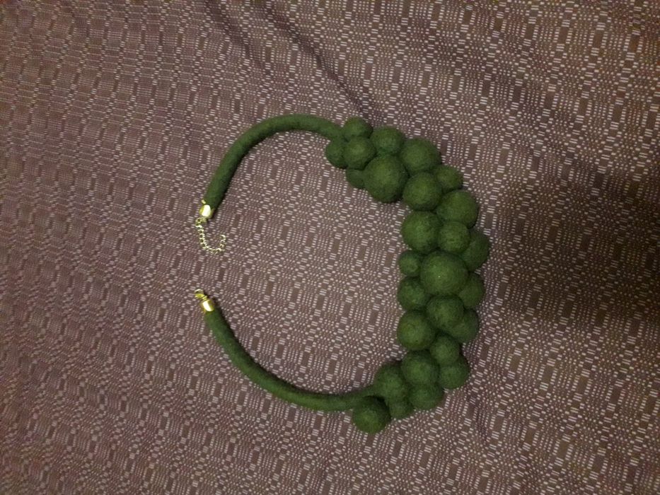 Продам валяне колье