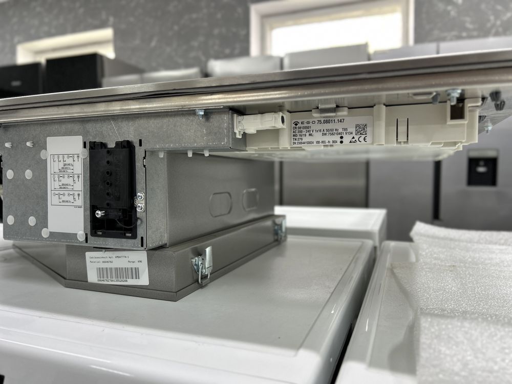 Індукційна поверхня з витяжкою  MIELE  KMDA 7774 без металевої рамки