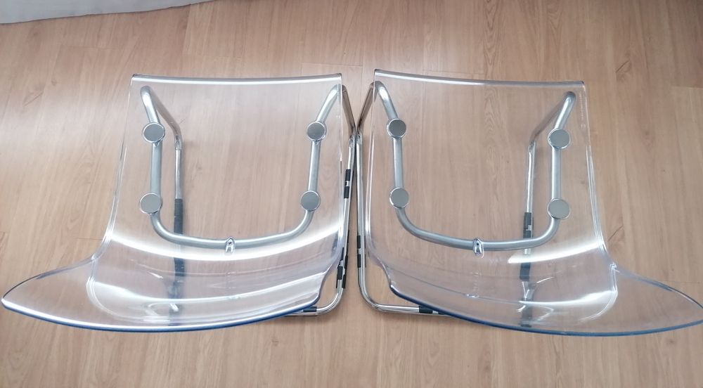 Duas cadeiras de jantar