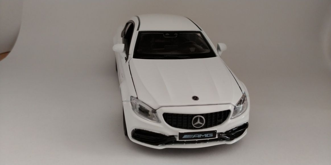 Model skala 1:32 Mercedes AMG c63s coupe