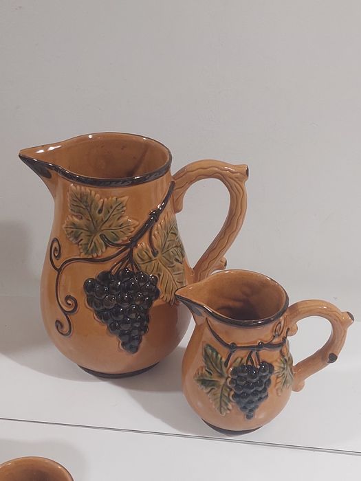 Jarros e 10 canecas de beber