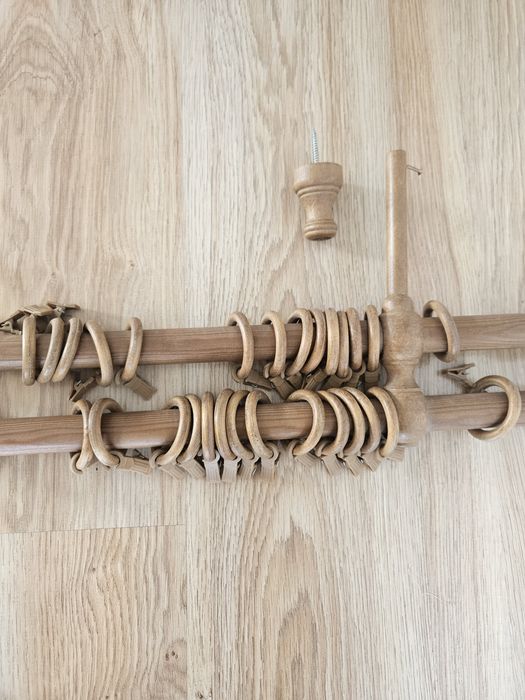 Karnisz drewniany jasny 236 cm długość