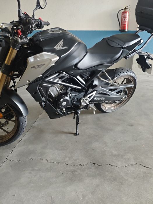Honda CB125R como nova