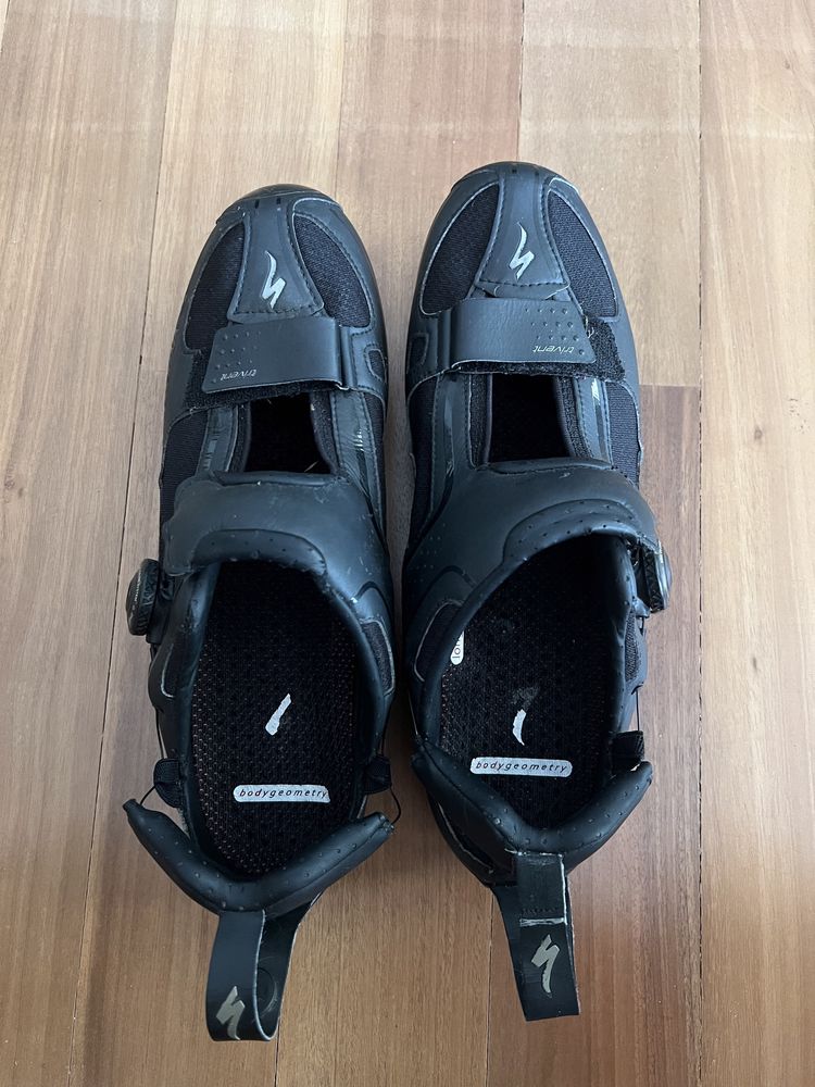 Buty rowerowe - Triathlon-wyścigowe Carbon jak nowe 45 rozmiar buta